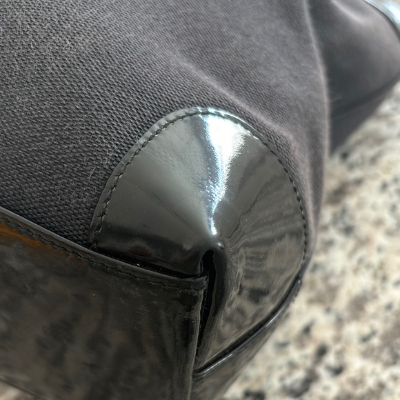 Gucci Sherry Line Black & White Patent Leather Canvas Shoulder Tote - Picture 10 of 16